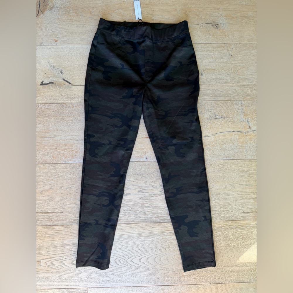 Sanctuary Camouflage Leggings size medium with tags - Picture 2 of 4
